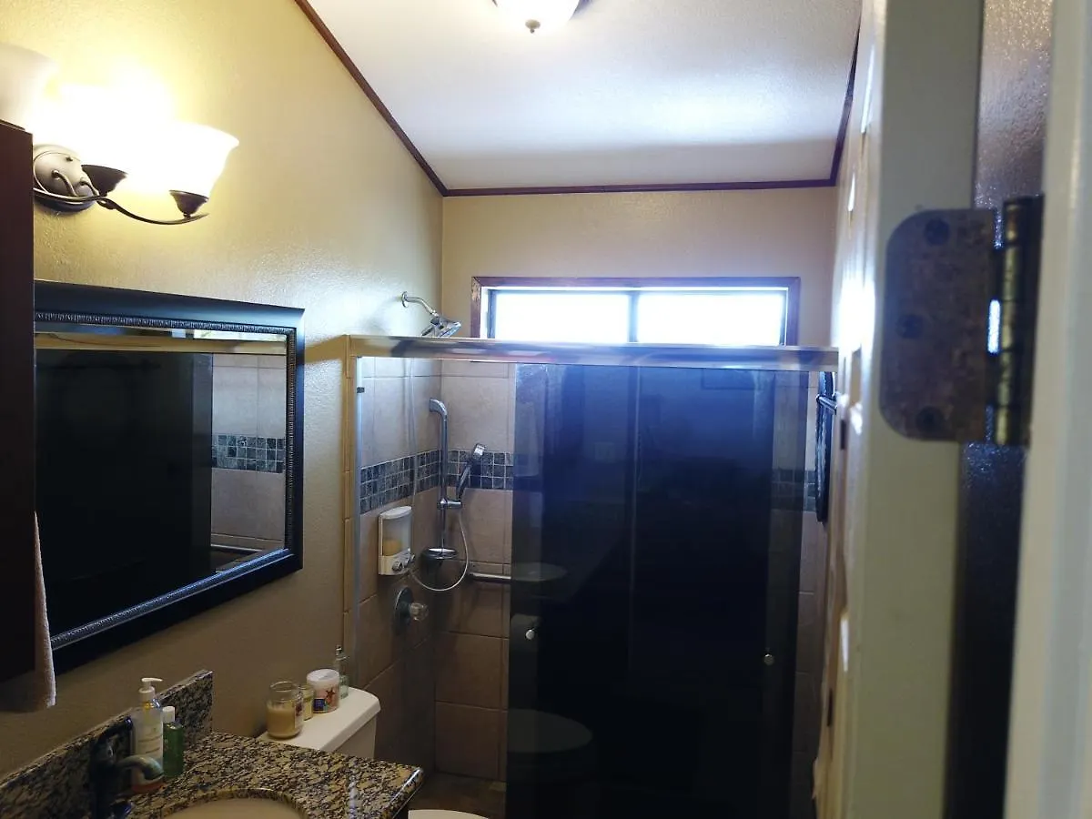 Hawaiian Ohana Home Hilo Bed & Breakfast